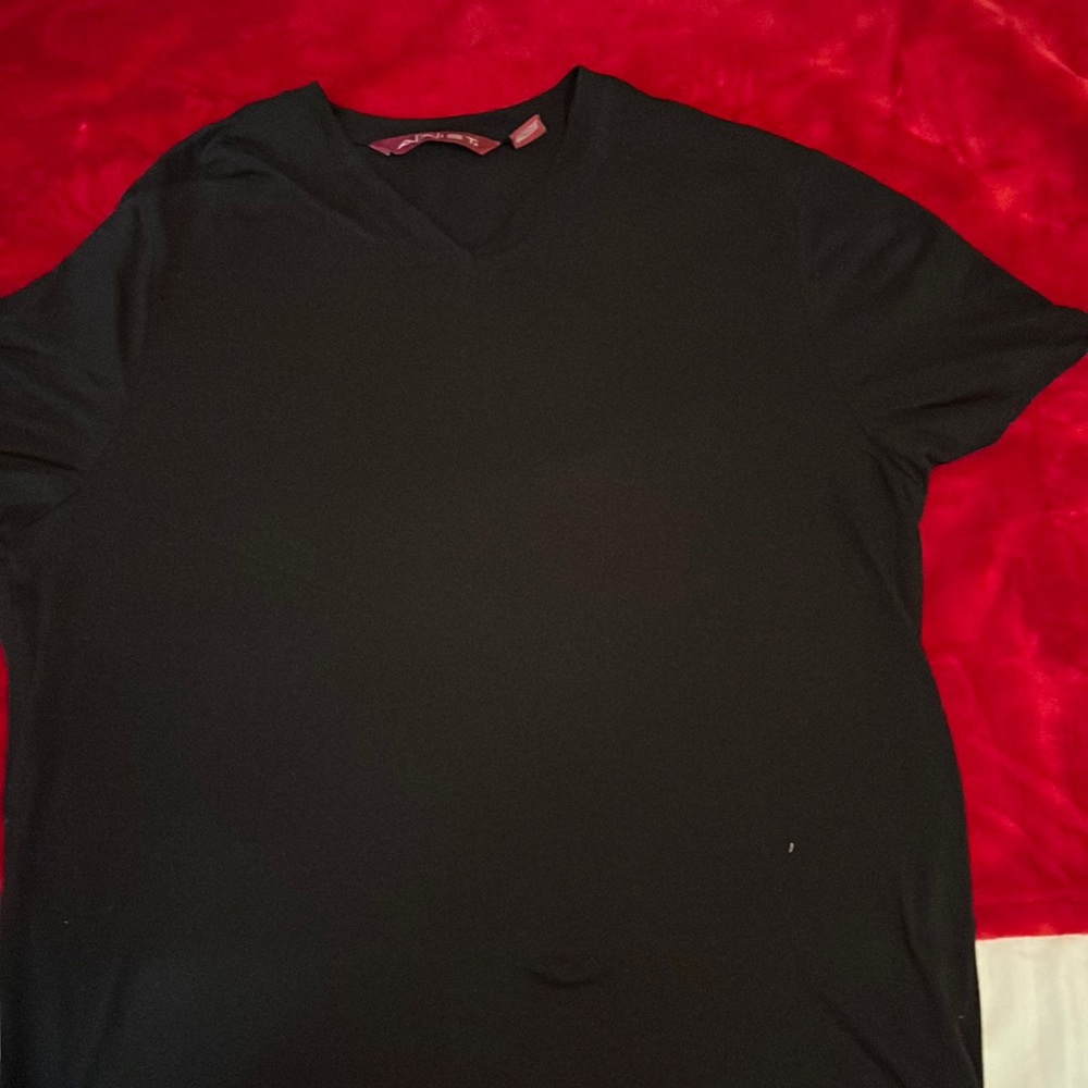 black tee men’s small